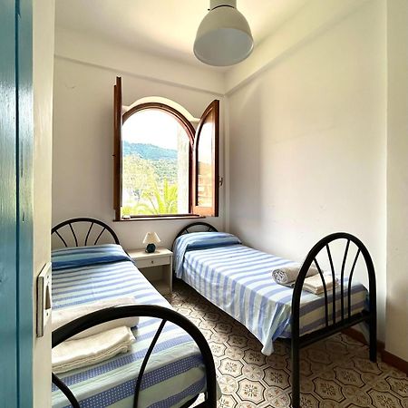 Vista Mare Su Tre Piani Con Giardino Villa Falerna Exteriör bild