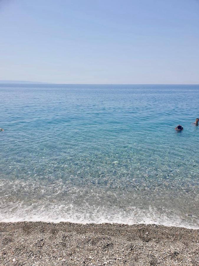 Vista Mare Su Tre Piani Con Giardino Villa Falerna Exteriör bild