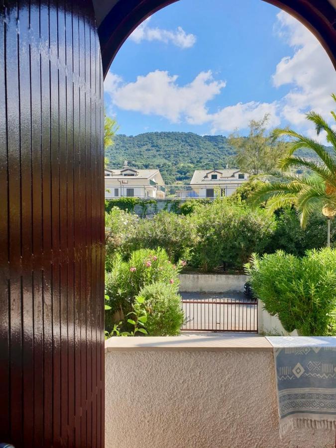 Vista Mare Su Tre Piani Con Giardino Villa Falerna Exteriör bild