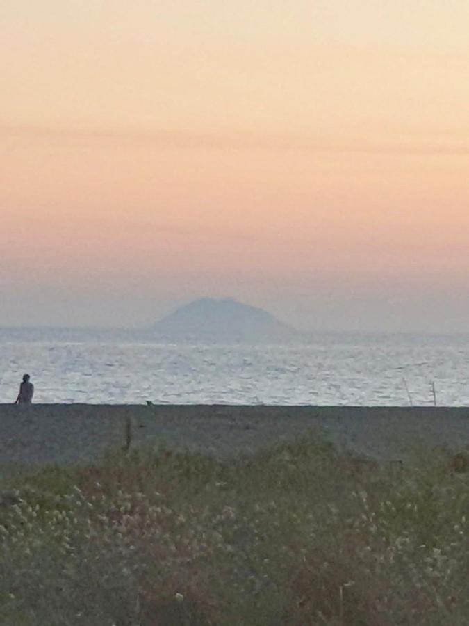 Vista Mare Su Tre Piani Con Giardino Villa Falerna Exteriör bild